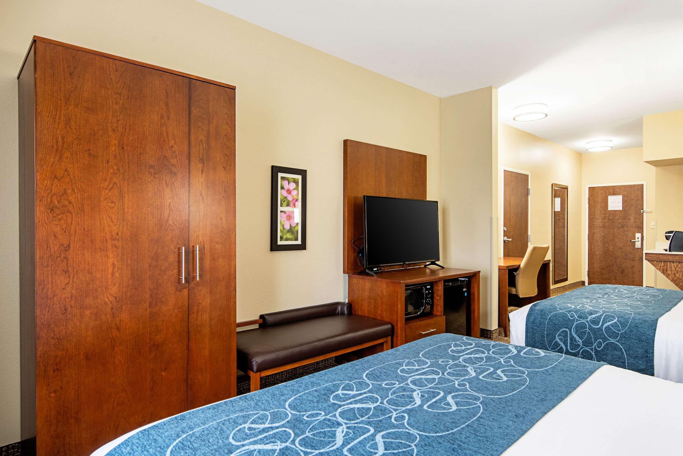 Comfort Inn & Suites Пайн Блафф Экстерьер фото