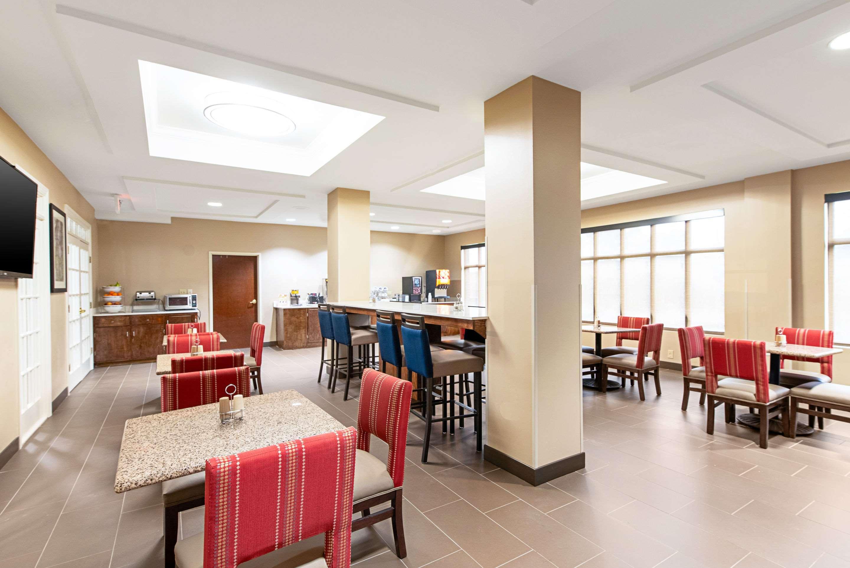 Comfort Inn & Suites Пайн Блафф Экстерьер фото