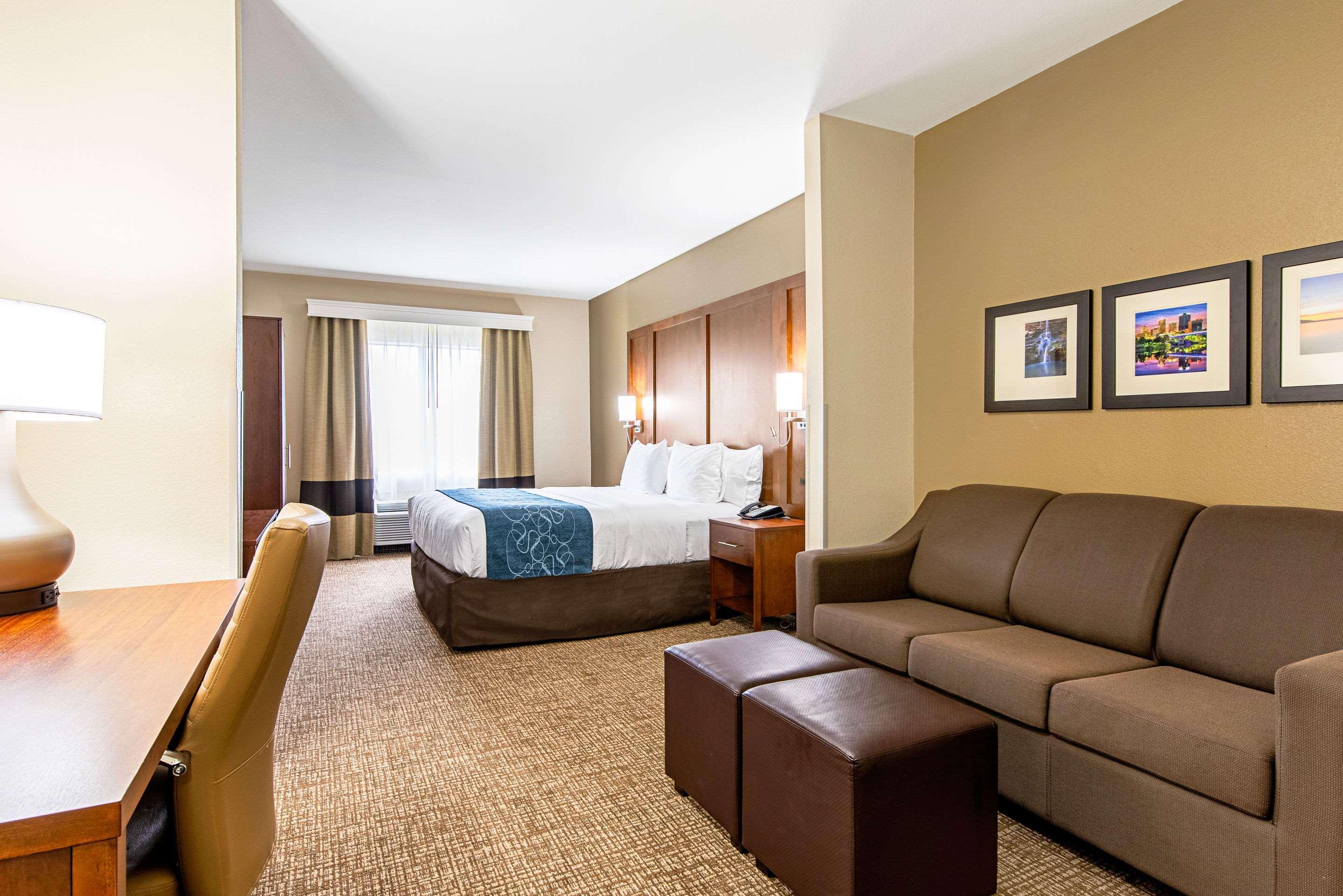 Comfort Inn & Suites Пайн Блафф Экстерьер фото