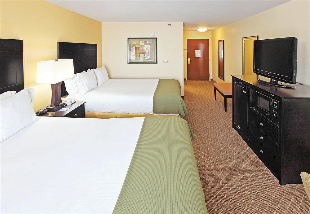 Comfort Inn & Suites Пайн Блафф Номер фото