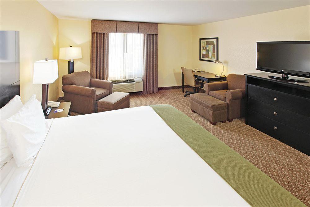 Comfort Inn & Suites Пайн Блафф Номер фото