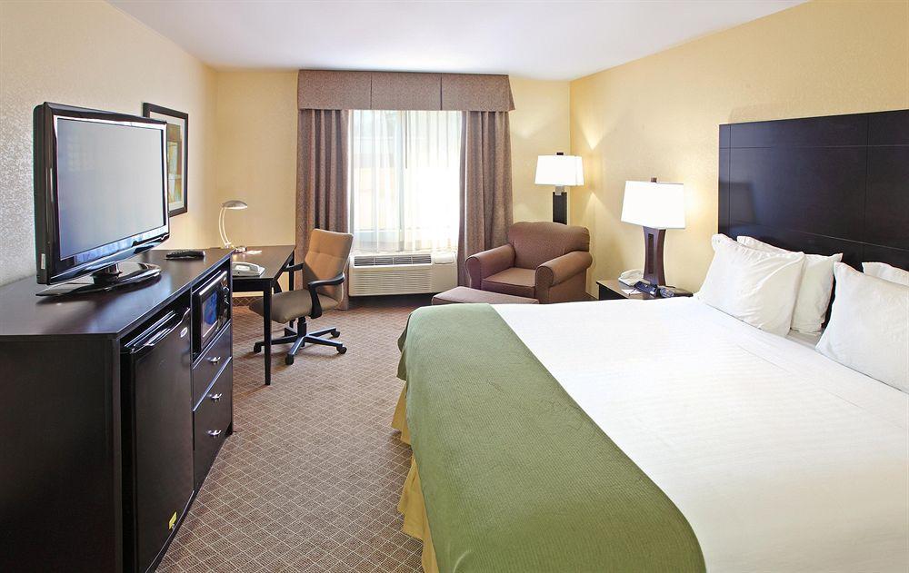 Comfort Inn & Suites Пайн Блафф Номер фото