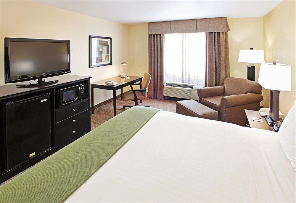 Comfort Inn & Suites Пайн Блафф Номер фото