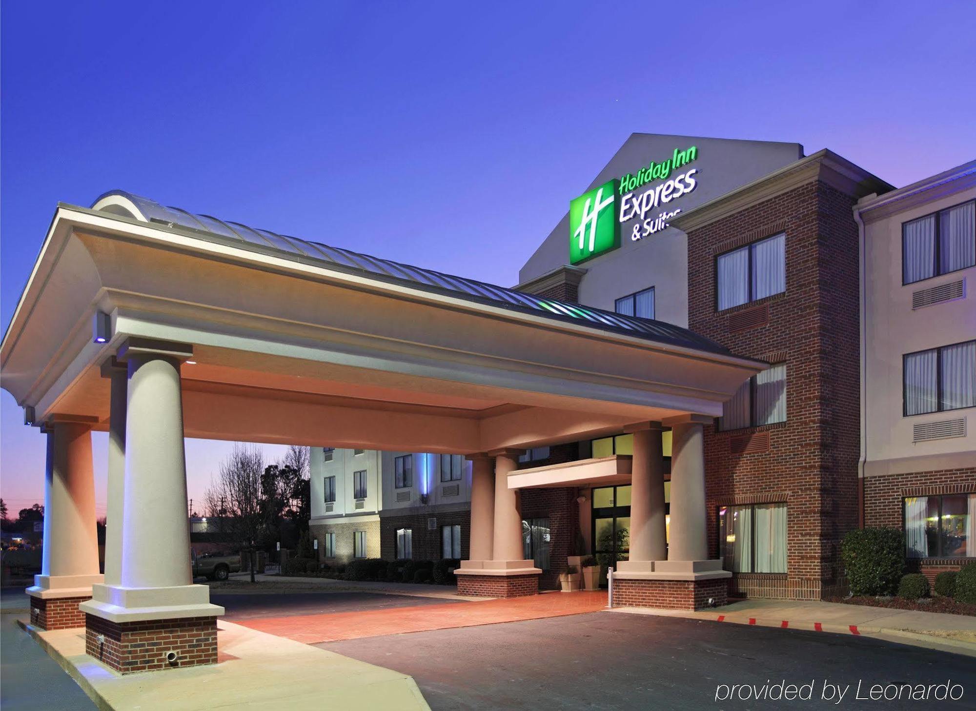 Comfort Inn & Suites Пайн Блафф Экстерьер фото