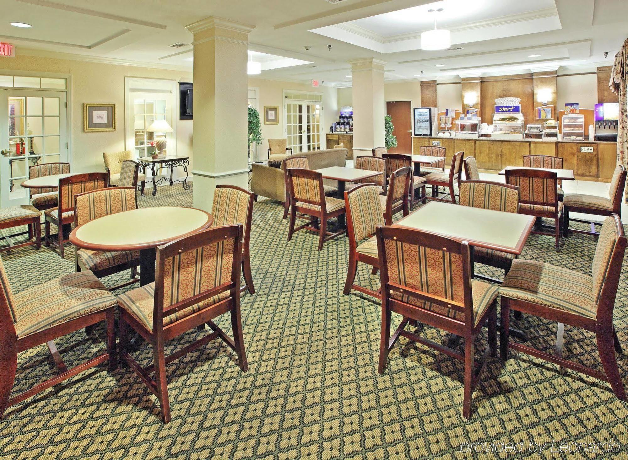 Comfort Inn & Suites Пайн Блафф Ресторан фото