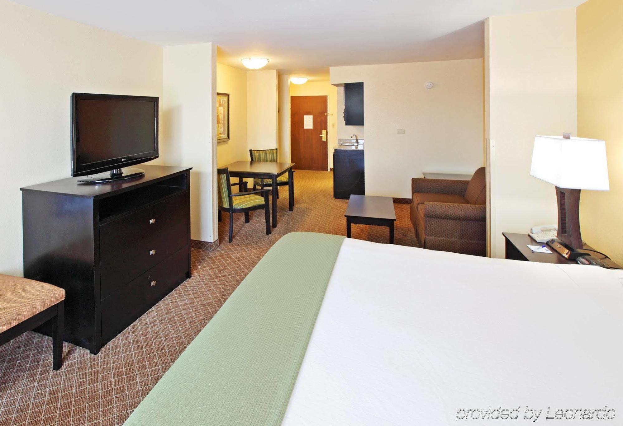 Comfort Inn & Suites Пайн Блафф Экстерьер фото