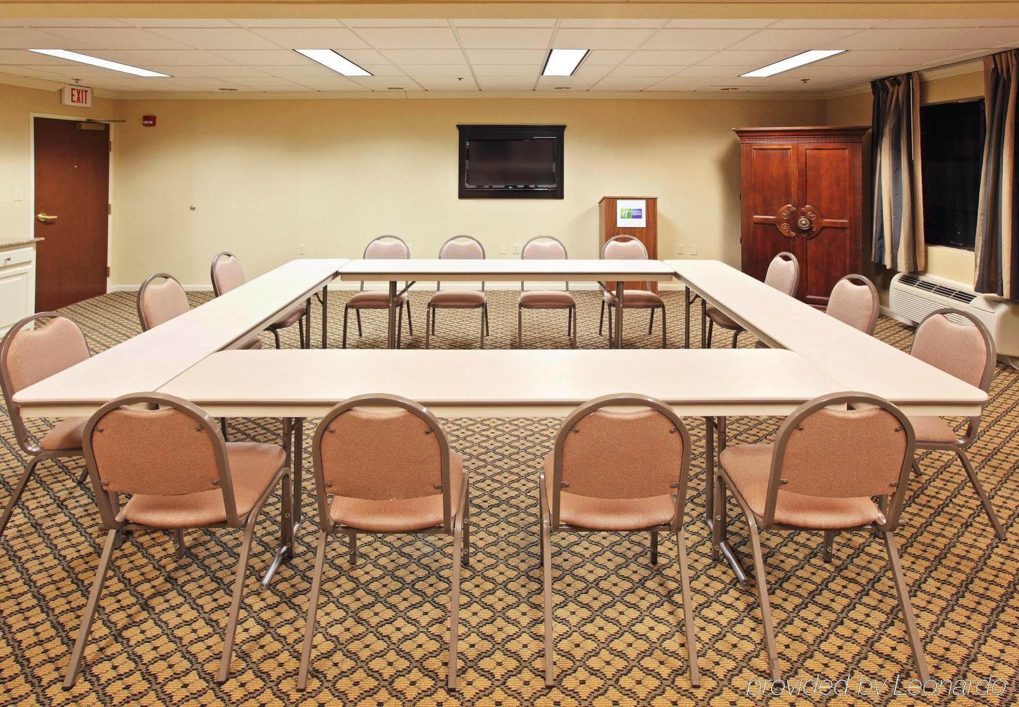 Comfort Inn & Suites Пайн Блафф Удобства фото